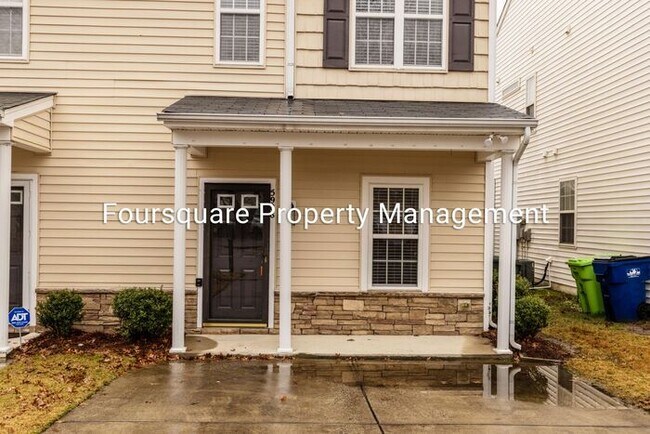 Building Photo - Bright End-Unit Townhome with Screened Porch & Community Pool – Raleigh Location