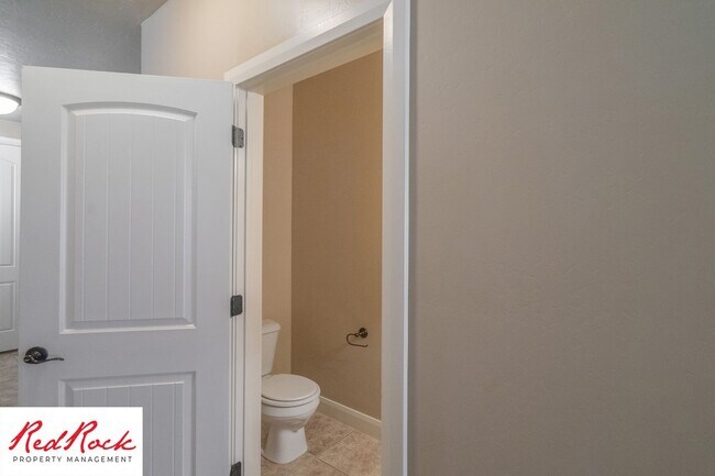 Building Photo - Dog Friendly, Pleasant 4 Bedroom, 2.5 Bathroom Townhome