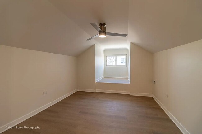 Building Photo - Newly Renovated 3 bedroom/3 bath home avai...