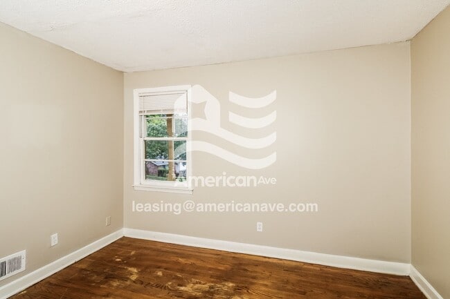Building Photo - 3900 Oakmont Dr