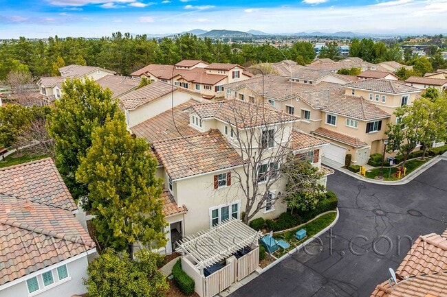 Building Photo - Spacious & Stylish 3 Bed/3.5 Bath Home In Temecula's Harveston Lake Community!