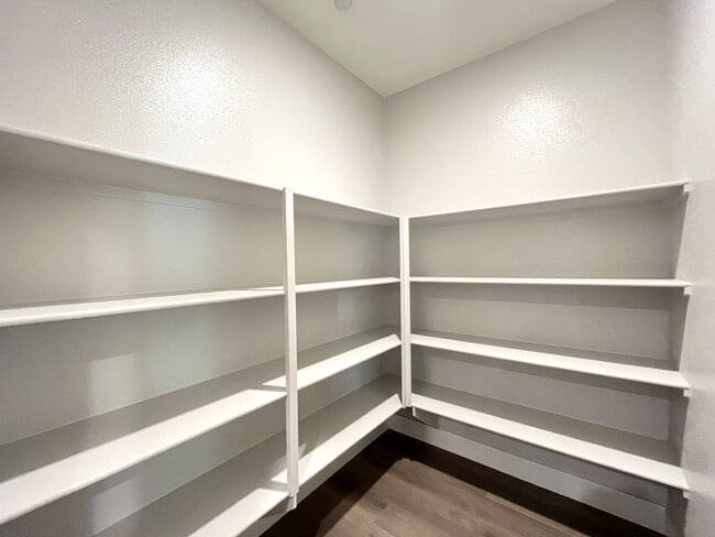 Building Photo - *** MOVE-IN SPECIAL*** BRAND NEW 4 bedroom with In-law suit 3 bath home located in Henderson, NV!