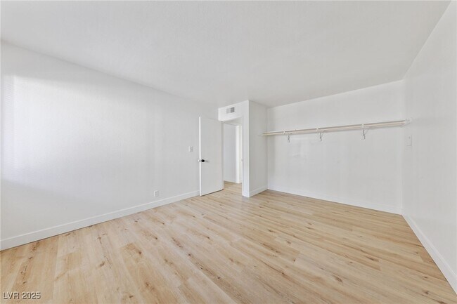 Building Photo - 1390 E Vegas Valley Dr