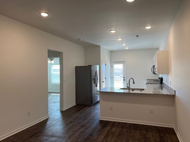 Building Photo - NEW 3 Bedroom Duplex in Duenweg, Missouri!