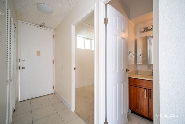 Building Photo - 2Bd/2Ba/2Pkg LELE PONO in Aiea - $2750