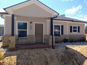 Building Photo - 1000 Wooded Hollow Ct
