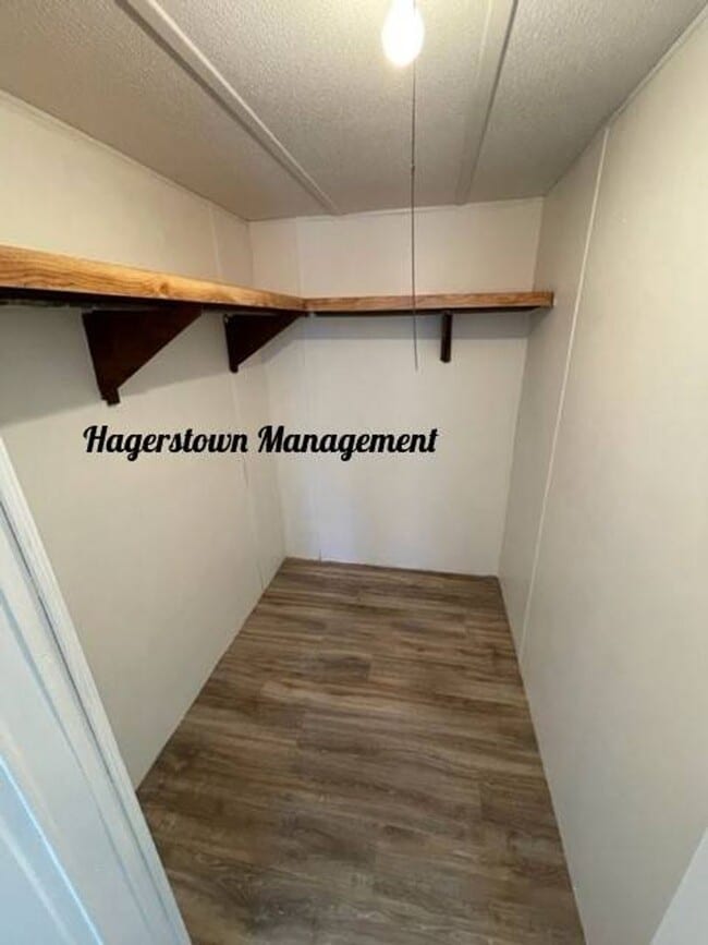 Building Photo - Property In Country Setting