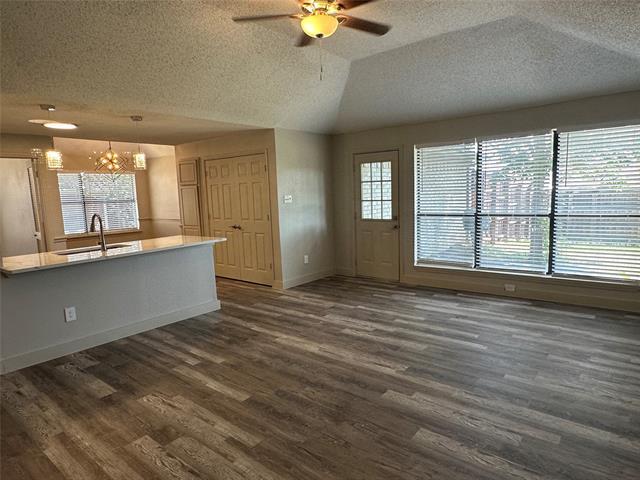Building Photo - 1581 Glenmore Dr