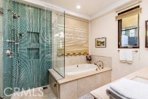 Building Photo - 320 33rd St