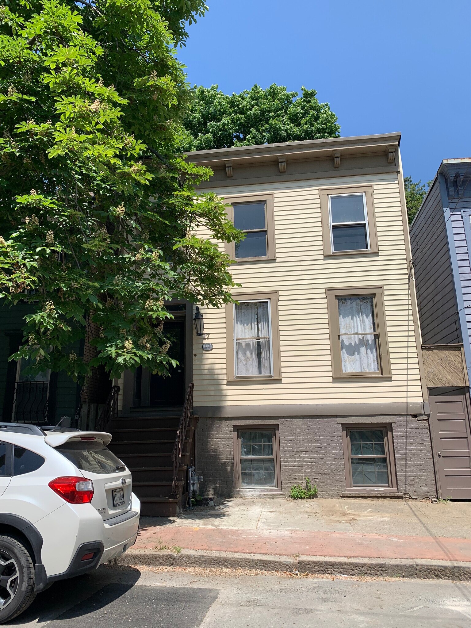 Building Photo - 17 Bleecker Pl
