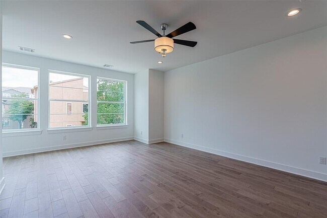 Building Photo - 5210 Schuler St
