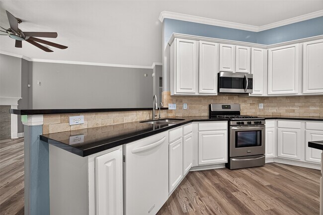 Building Photo - 14531 Chestnut Falls Dr