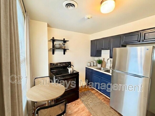 Building Photo - 703 Brookline Blvd