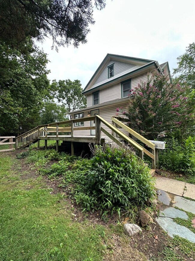 Building Photo - 541 W Jersey Ave