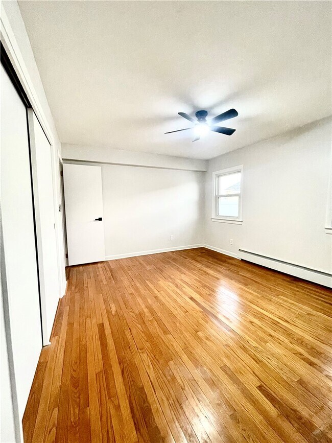 Building Photo - 218 Lynhurst Ave