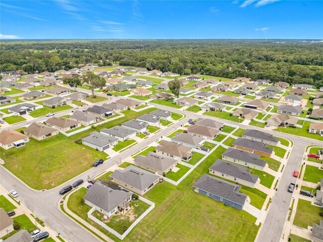 Building Photo - 187 NW 45th Loop