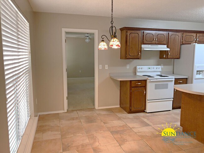 Building Photo - Beautiful 4 Bedroom Home with In-Ground Po...