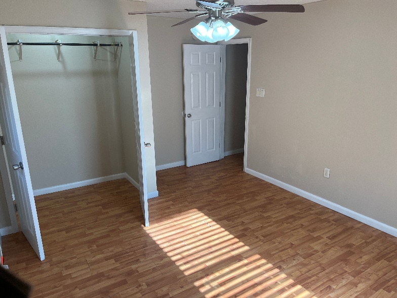 Building Photo - 309 Desire St