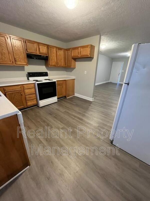 Building Photo - 1007 Pinoak Dr