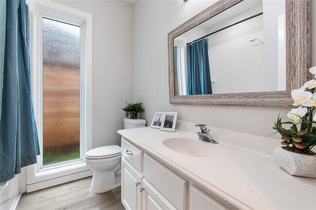 Building Photo - 25818 Overlake Dr