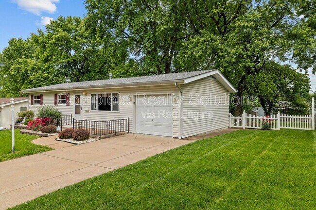 Building Photo - 1115 Hadwin Dr