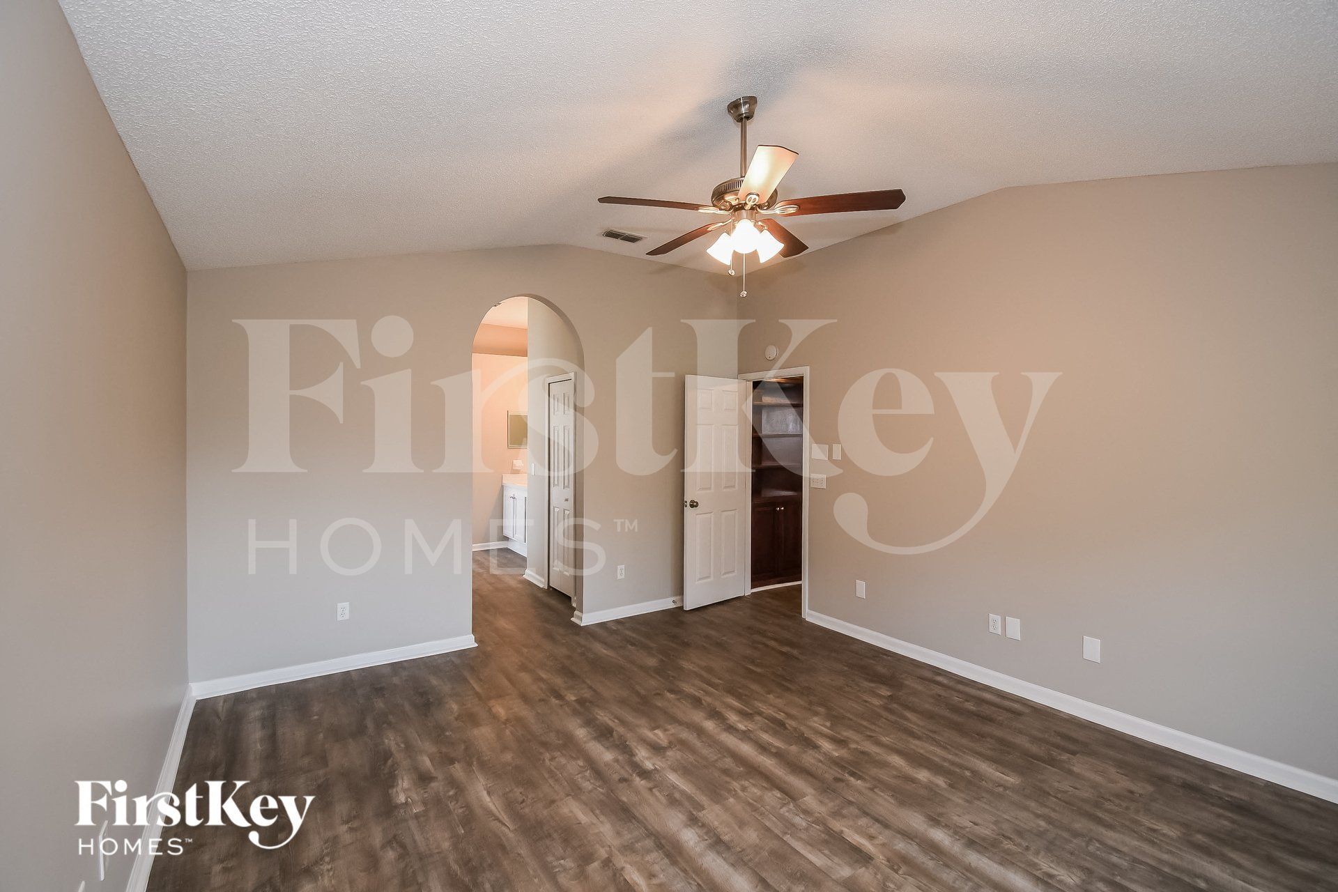 Building Photo - 10785 Las Colinas Way