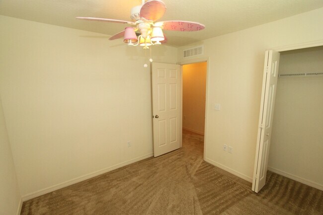 Building Photo - 1019 Wood Cv