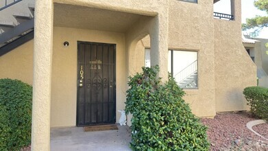 Building Photo - Beautiful 2 Bedrom Unit!