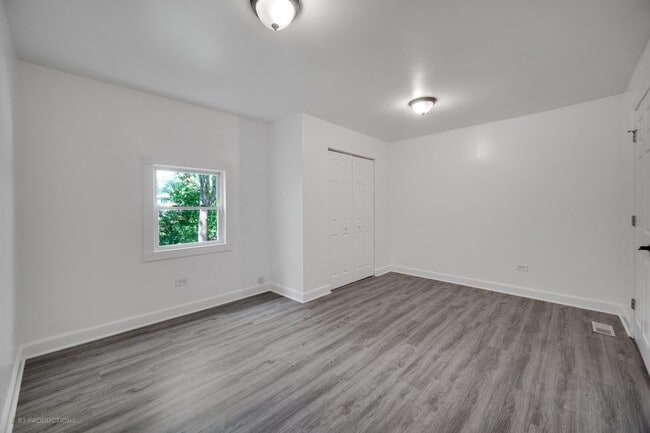 Building Photo - 946 Harvard Ln