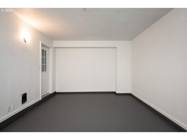 Building Photo - Great Townhouse near Tanasborne