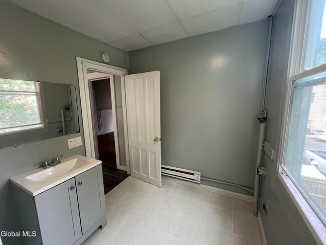 Building Photo - 508 2nd St