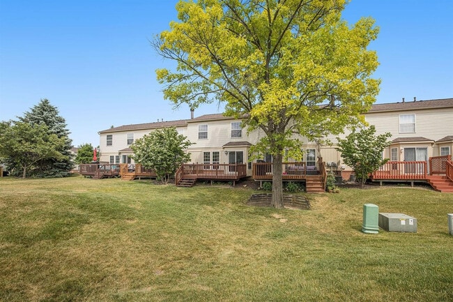 Building Photo - 3088 Village Cir