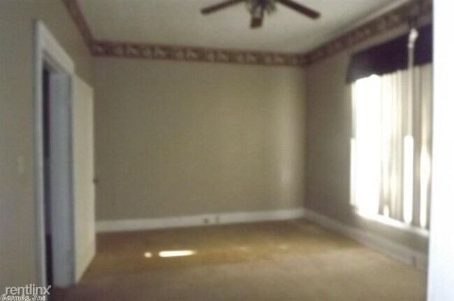 Building Photo - 408 W Harding Ave