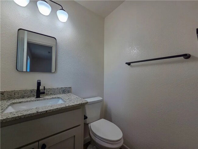 Building Photo - 412 W Swallow Cir