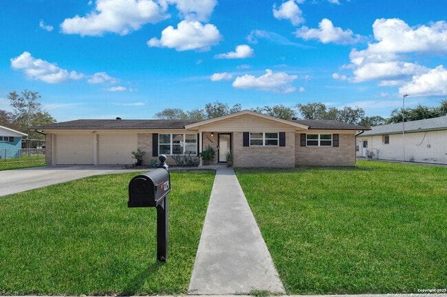 Building Photo - 1228 Rivercrest Dr