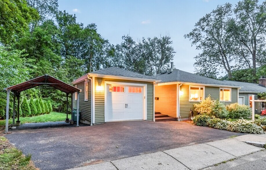Building Photo - 15 Suban Pl