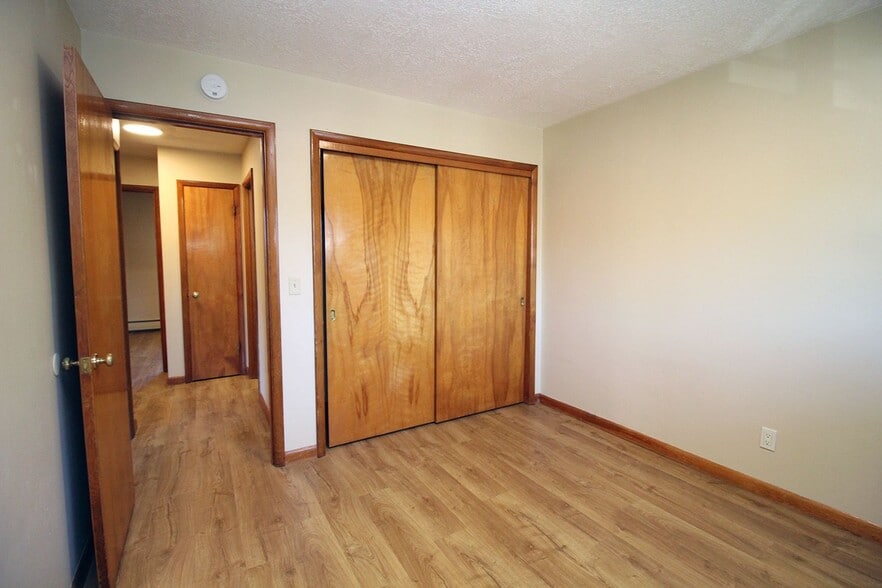 Building Photo - 3200-3236 SW Marigold St