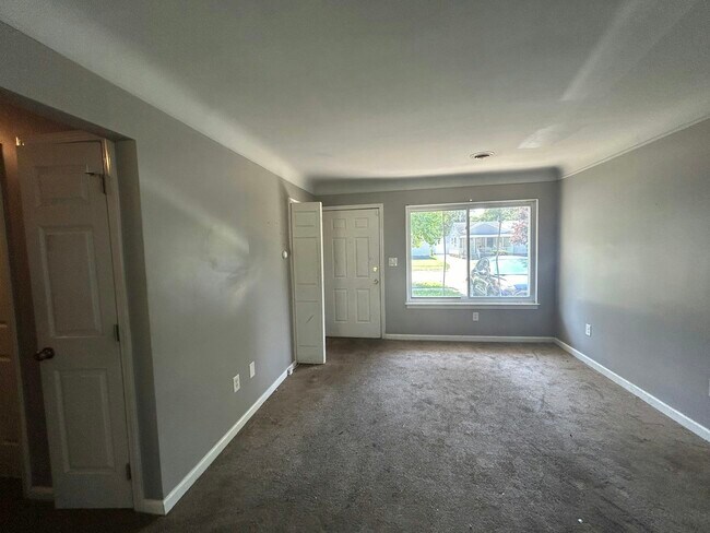 Building Photo - 1599 Magnolia Dr