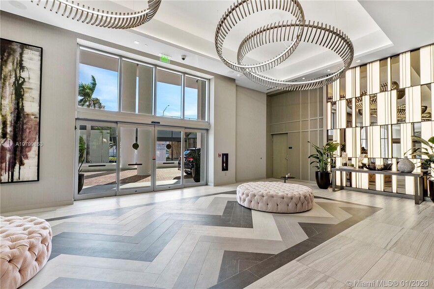 Building Photo - 4010 S Ocean Dr