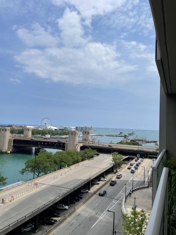 Building Photo - 420 E Waterside Dr