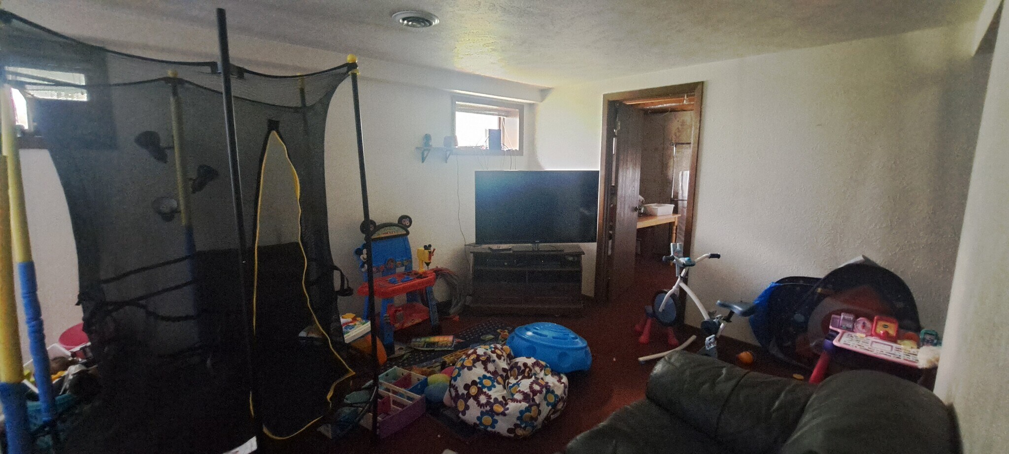 Rec room - 2611 Clive St