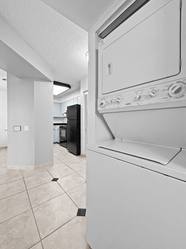 Building Photo - 2333 Feather Sound Dr