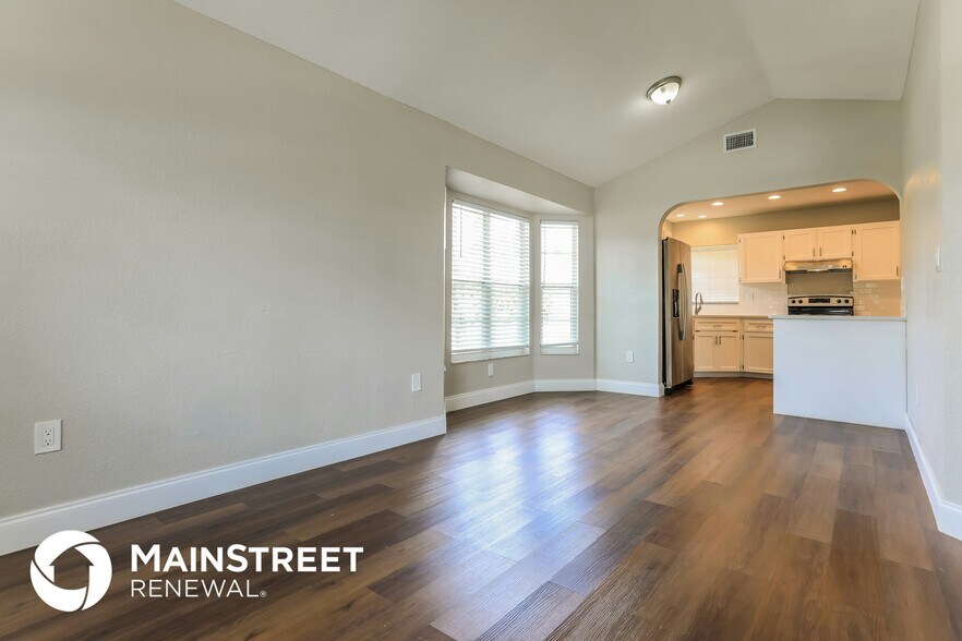 Building Photo - 5004 Bonnet Ave