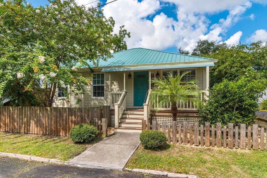 Building Photo - 36 Weeden St