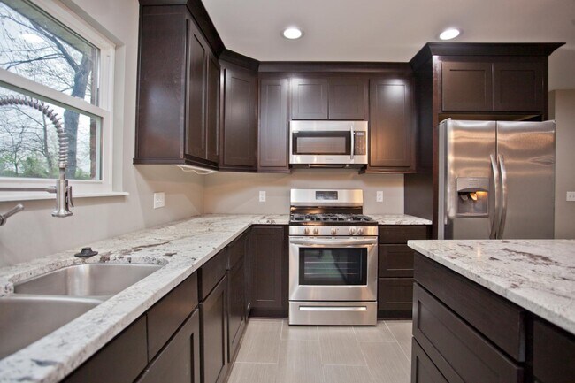 Building Photo - 1206 Convair St