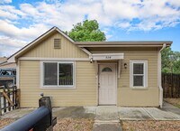 Building Photo - Single Family home, 2 Beds 1 Bath close to...