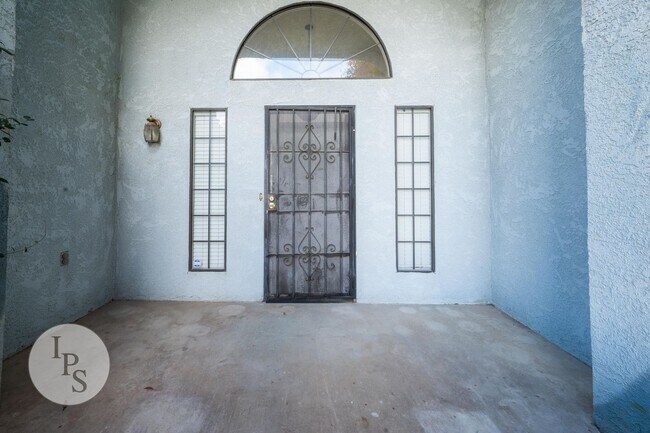 Building Photo - North West Fresno Home, 3BR/2BA, 1878sf, NEW CARPET - Lots of Amenities!