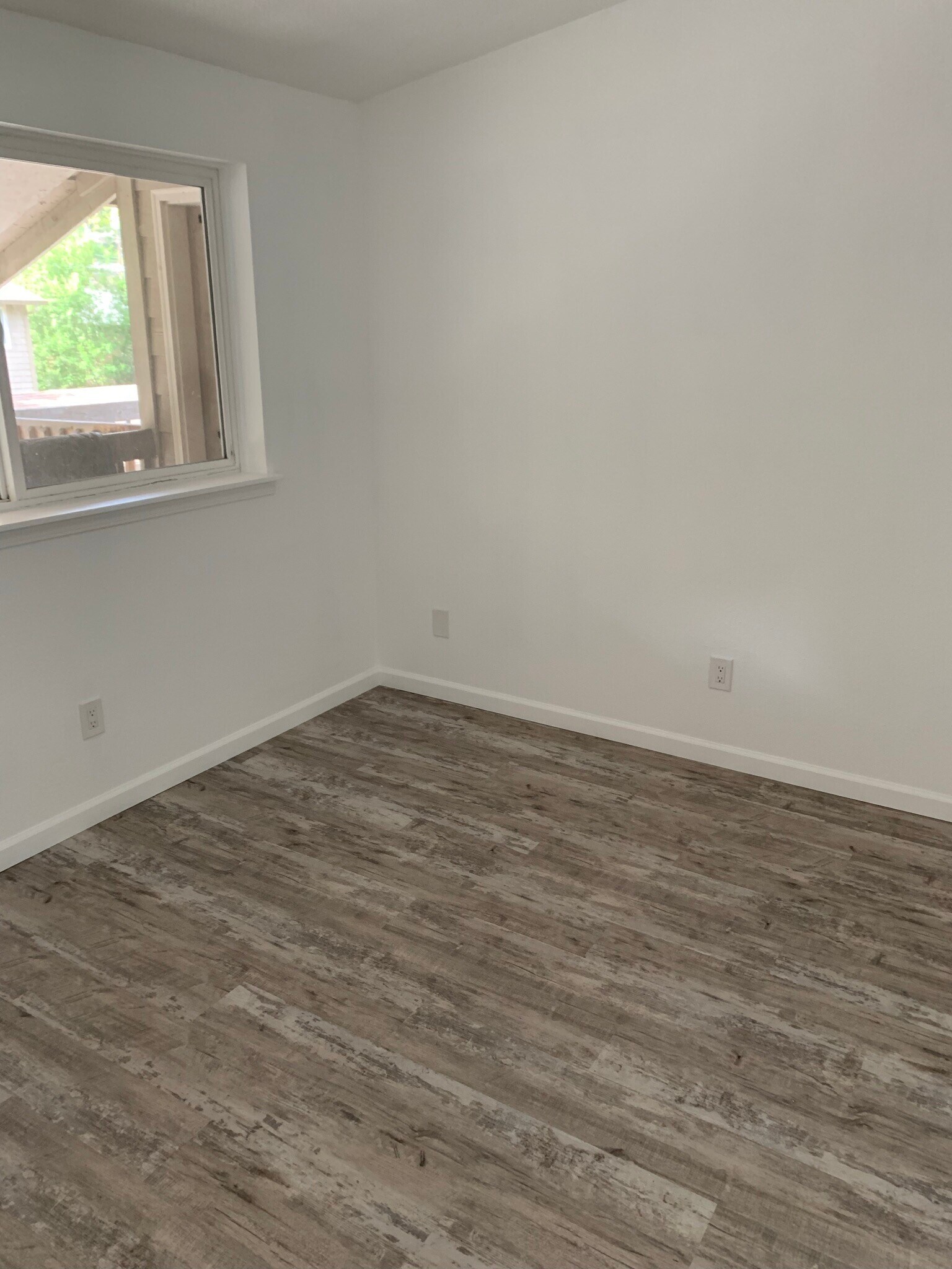 Building Photo - 4950 SW 45th Ave