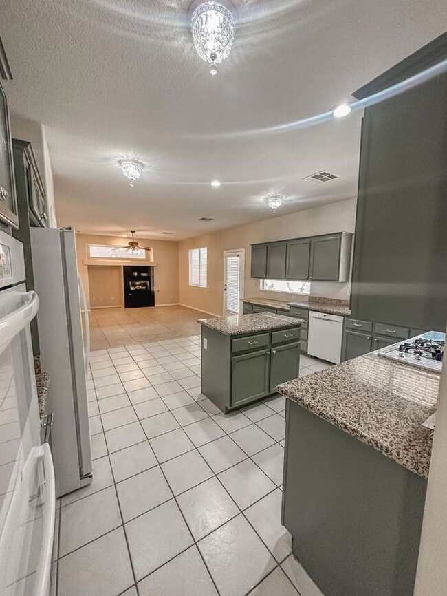Building Photo - IMMACULATE REMODLED 2 STORY HOME IN HENDER...