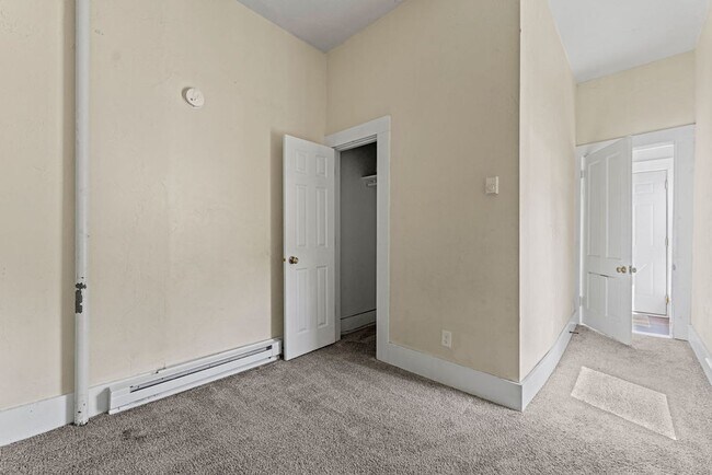 Building Photo - 211 Otter Ave